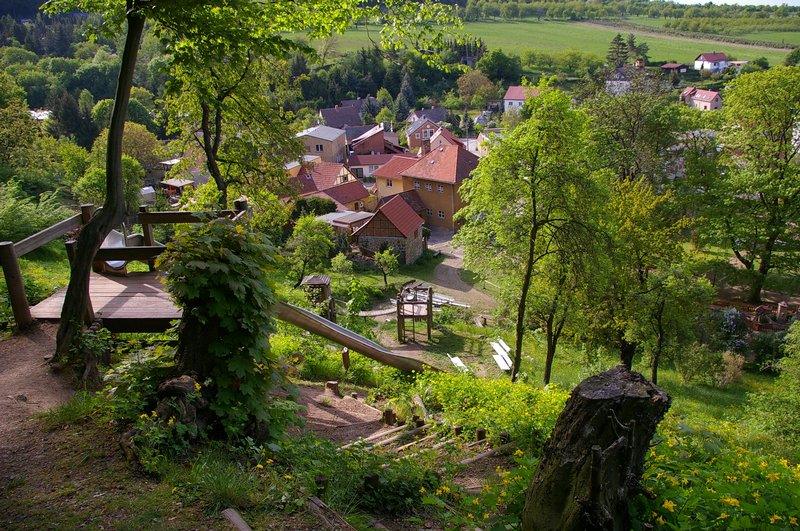 Burgruinen und Rutschen in Stecklenberg